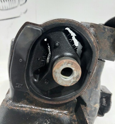 Опора КПП левая RAV 4 2006-2013 2.0 16V 1AZFE МКПП   RAV4 1237228210