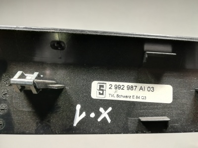 Накладка двери глянцевая черная X1E84  51412992987