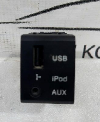 Разъем Santa Fe (CM) 2006-2012 AUX USB   Santa Fe 961202B000