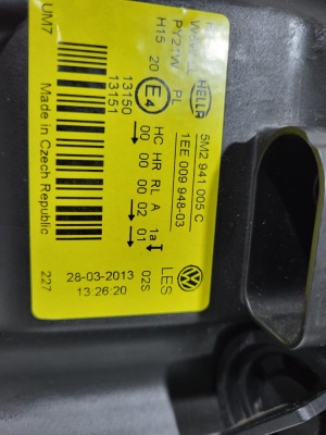 Фара левая VW GOLF PLUS  новая дефект  5M1941005B